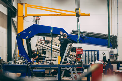 240229 Crane boom mount 3