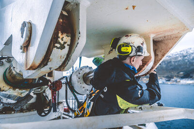 0207 With Marine Mowi 10